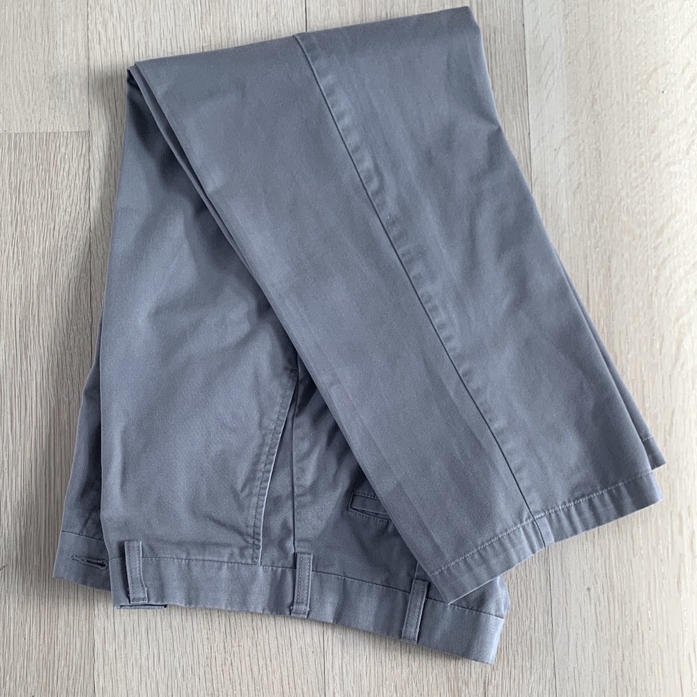 Croft & Barrow Men's Medium GrayChinos- size 32/30